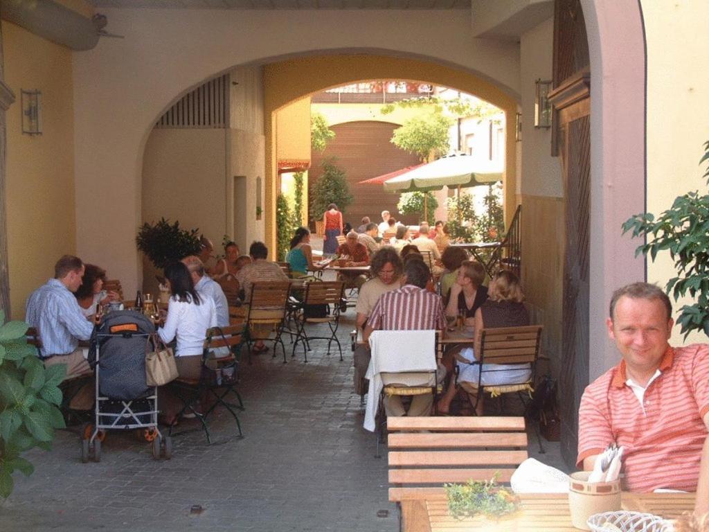 Gasthof Zum Weissen Lamm ゾンマーアッハ エクステリア 写真